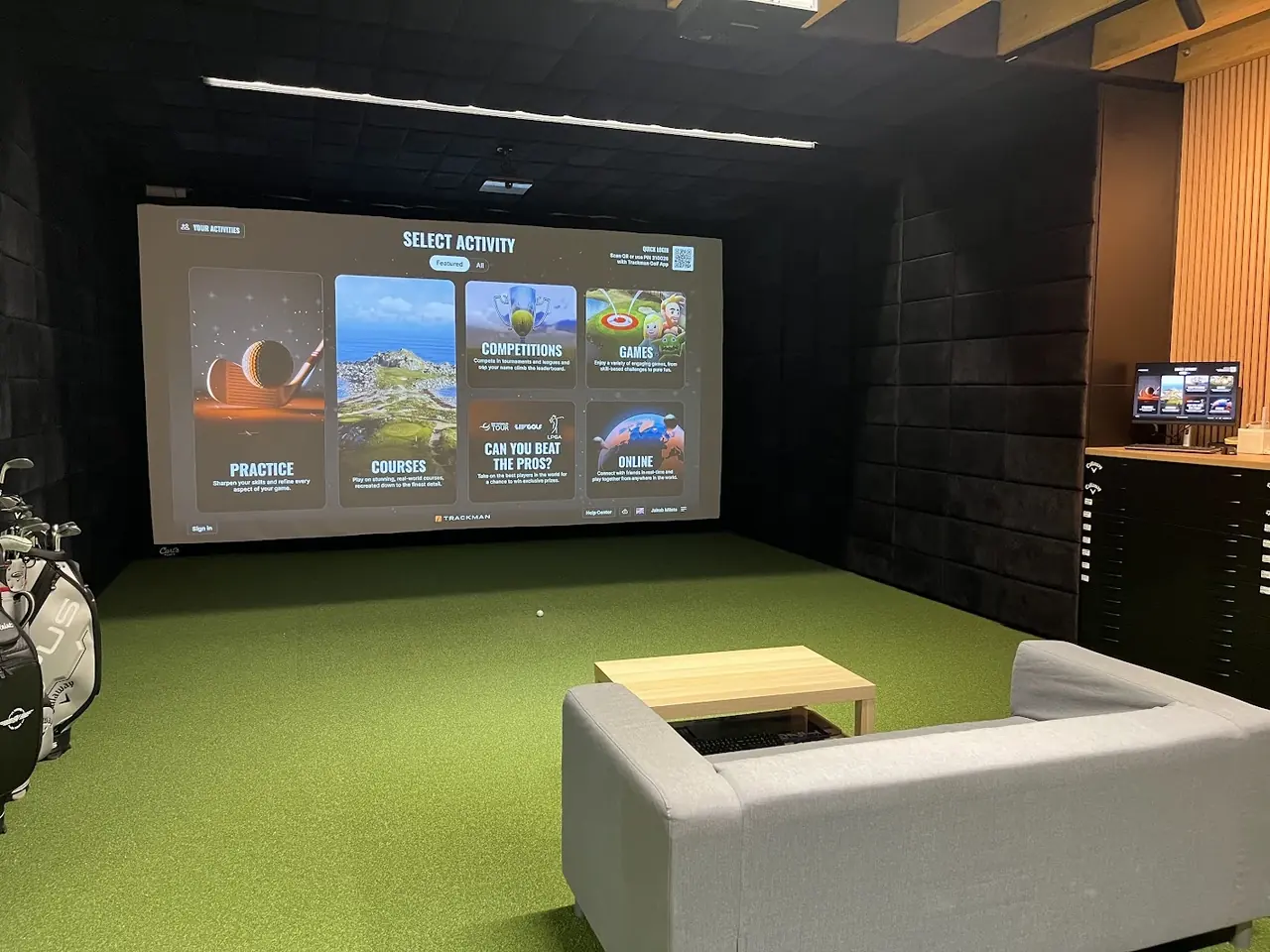 Simulador TrackMan en un estudio de golf