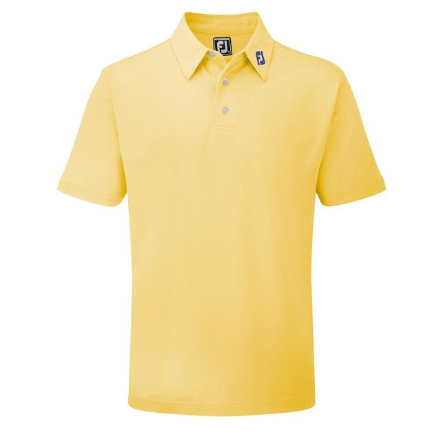 Polo de golf amarillo de manga corta visto de frente, con la zona del pecho despejada
