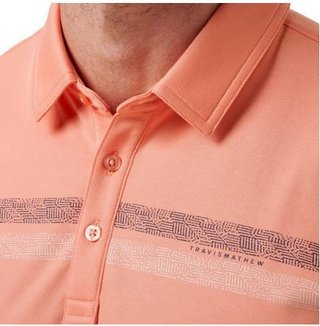 Travis Mathew Roaming Routes polo de hombre, coral fusion