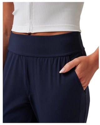 Travis Mathew Moveknit Resilience pantalones de mujer, navy blazer