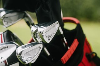 Srixon ZXi4 hierros de hombre, grafito