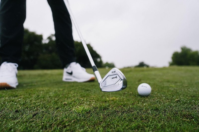 Srixon ZXi5 hierros de hombre, acero