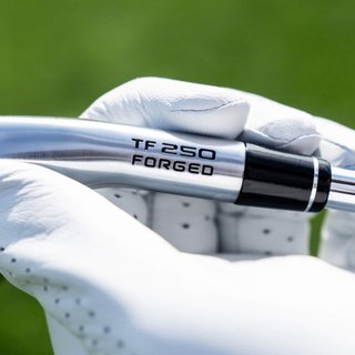 Callaway Apex Ti Fusion 250 Plated hierros de hombre, grafito