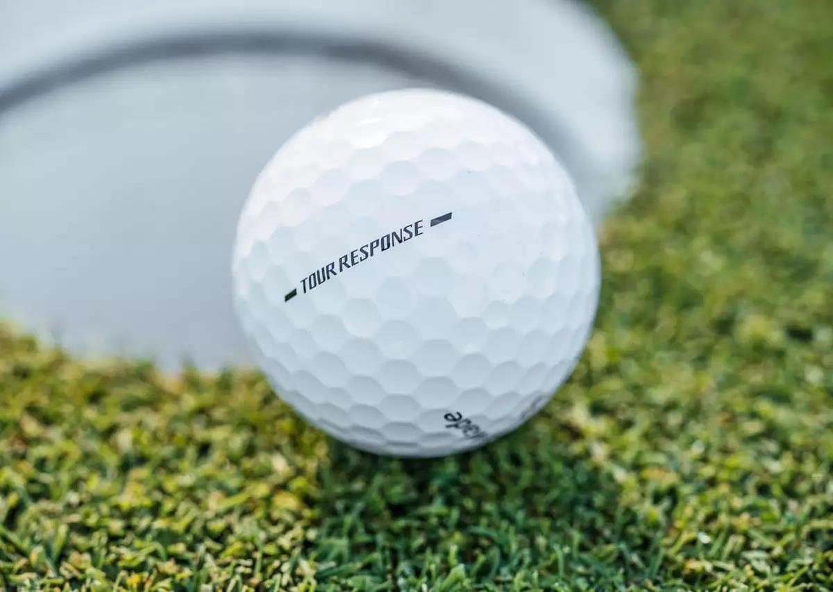 TaylorMade Tour Response Stripe pelotas de golf 2026
