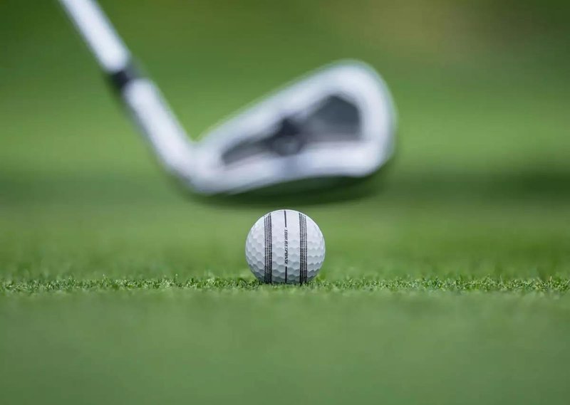 TaylorMade Tour Response Stripe pelotas de golf 2026