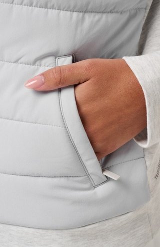 Travis Mathew Skyloft Soft Espresso Martini chaqueta de mujer, heather light grey