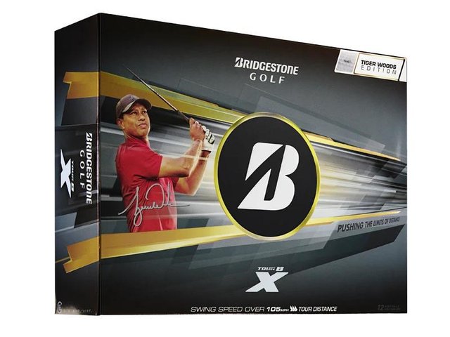Caja de una docena de bolas de golf de gama tour con las bolas alineadas
