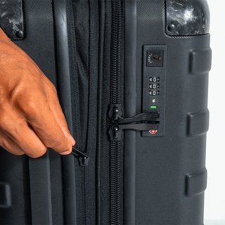 Ogio Renegade Vault carry-on bag, blanco