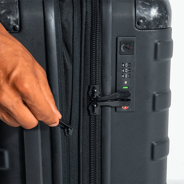 Ogio Renegade Vault carry-on bag, blanco