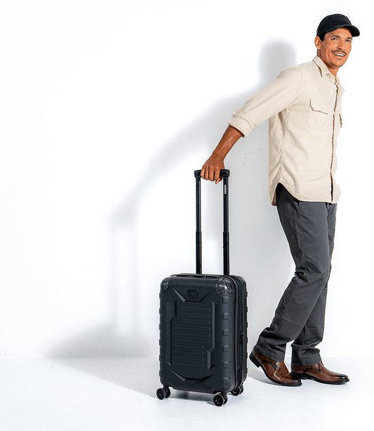 Ogio Renegade Vault carry-on bag, blanco