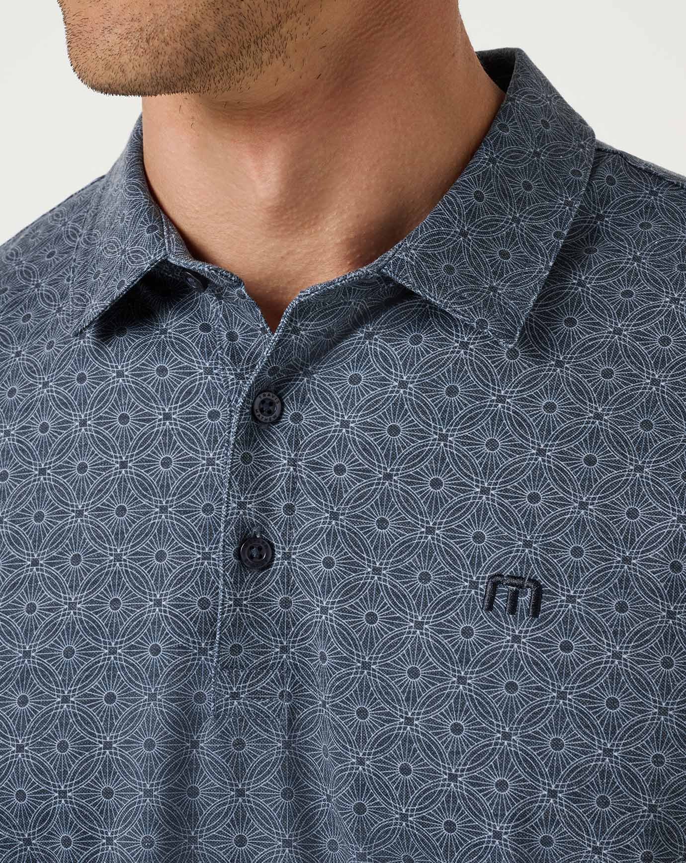 Travis Mathew Featherweight Trophy Ready polo de hombre, total eclipse