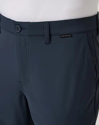 Travis Mathew Hero Hour Golf pantalones de hombre, total eclipse