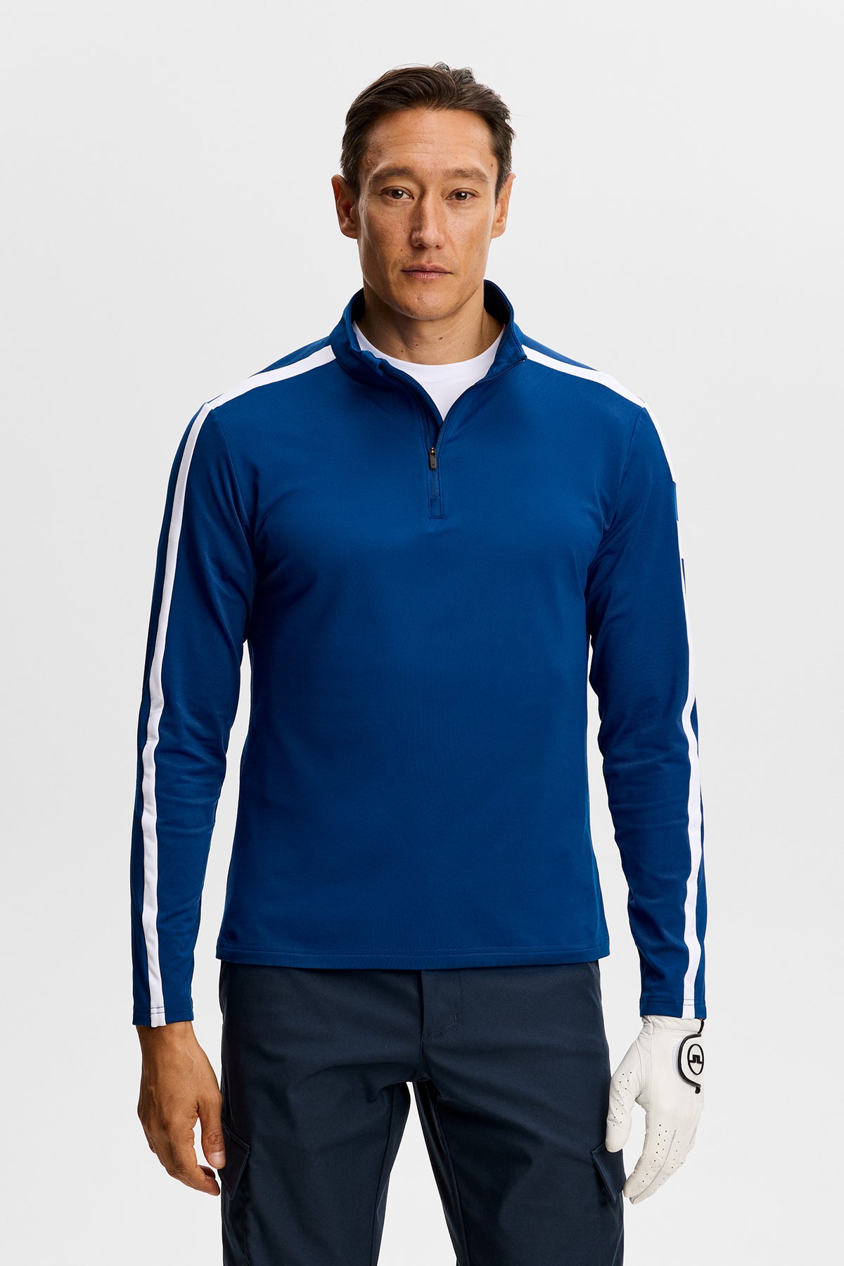 Capa intermedia J.Lindeberg Keaton Quarter Zip Estate Blue – vista frontal en modelo