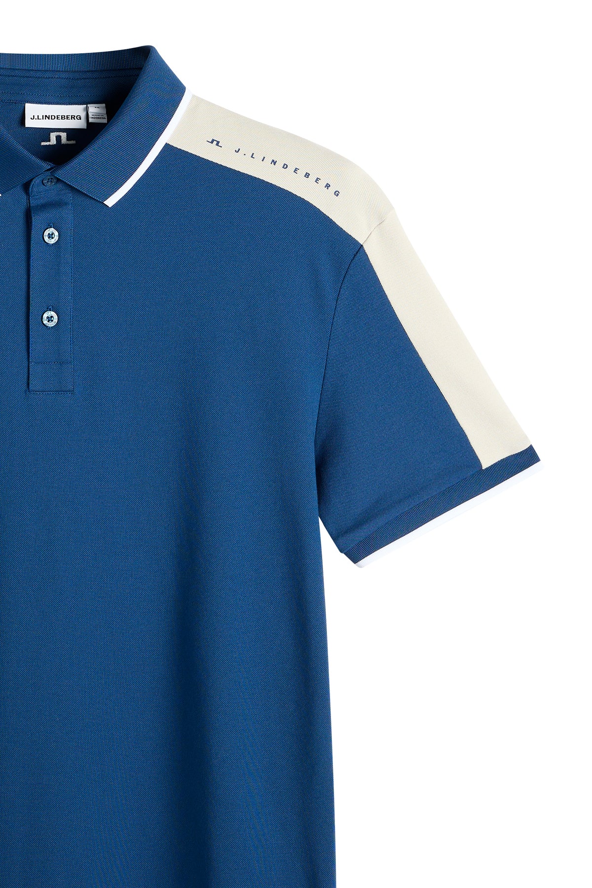 Polo J.Lindeberg Jace Estate Blue: vista trasera que muestra el logotipo Bridge y los paneles de los hombros cortados y cosidos