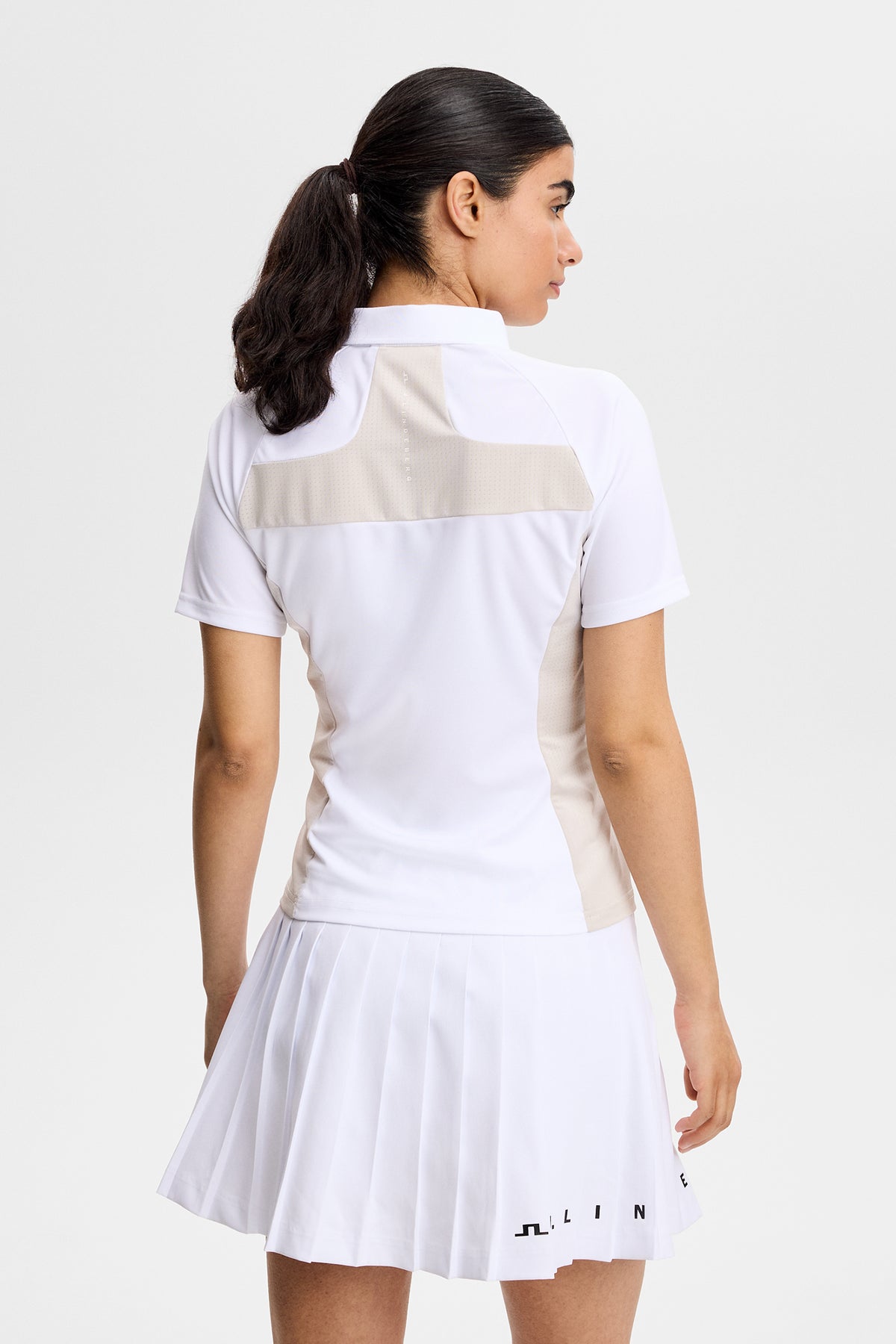 Polo J.Lindeberg Isador Blanco - detalle del panel de contraste trasero