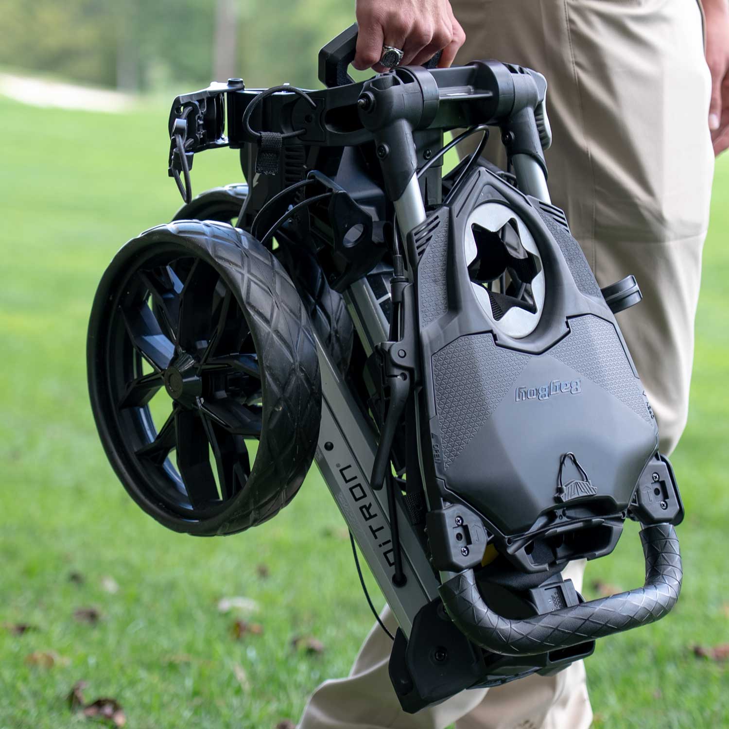 Carro manual plegado compacto y ligero Bag Boy Nitron