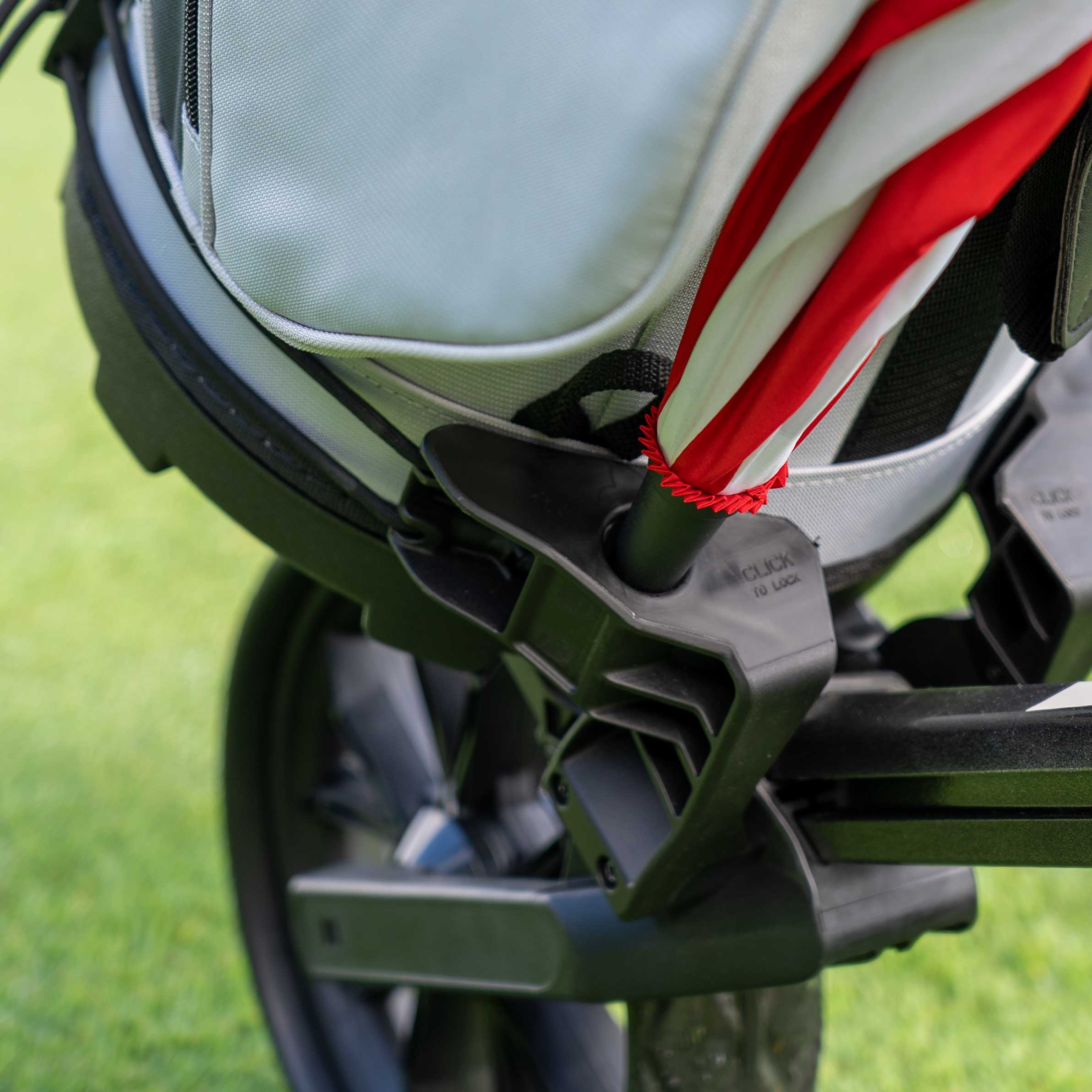 Bag Boy Slimfold — sistema integrado de almacenamiento para paraguas
