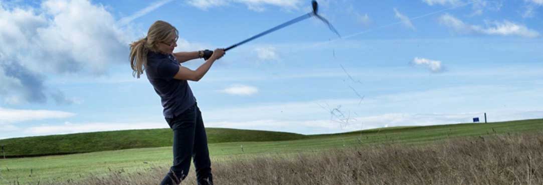 Diagrama de tecnología del hierro UL7 de U.S. Kids Golf que muestra la suela ancha y el peso del punto dulce