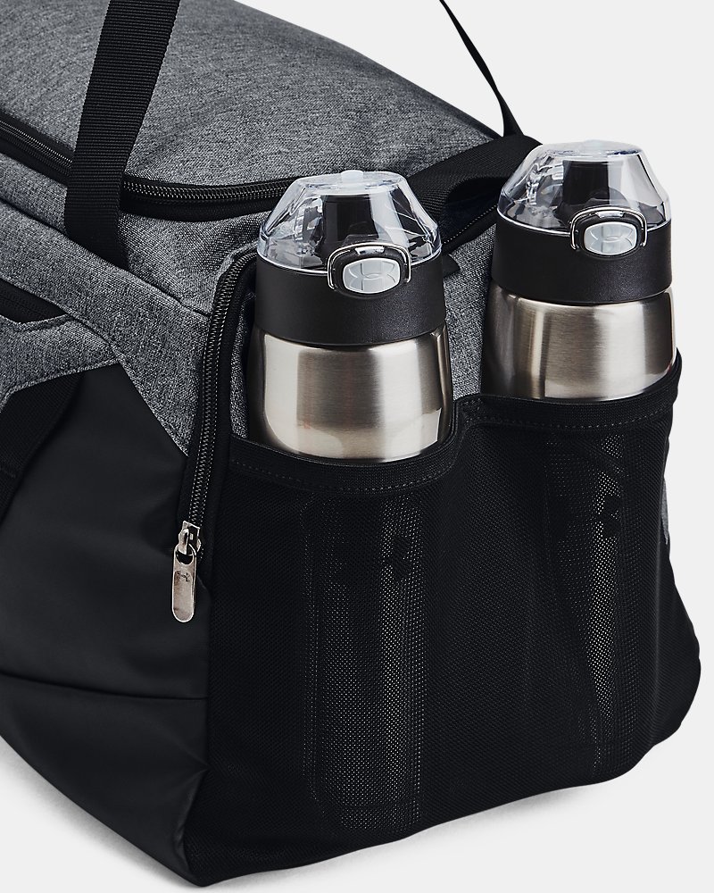 Bolsillo doble para botella de agua en Undeniable 5.0 Small Duffle Bag