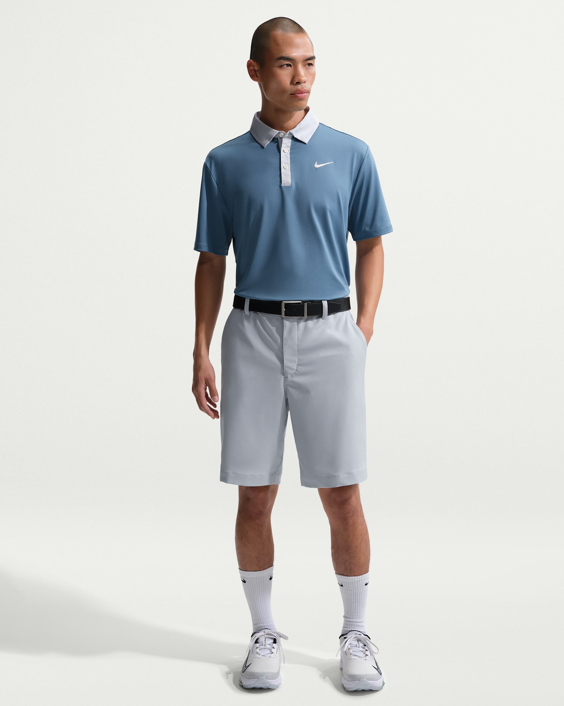Nike Velocity Golf Shorts Wolf Grey – vista hasta la rodilla