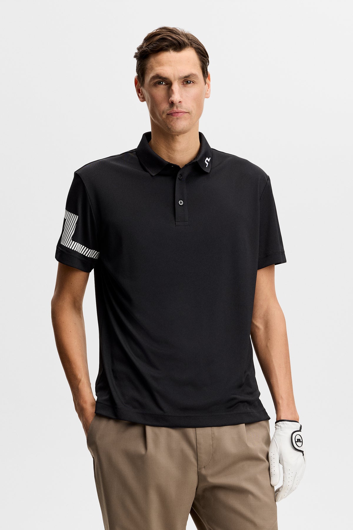Polo J.Lindeberg Heath Negro – detalle de cuello y tapeta