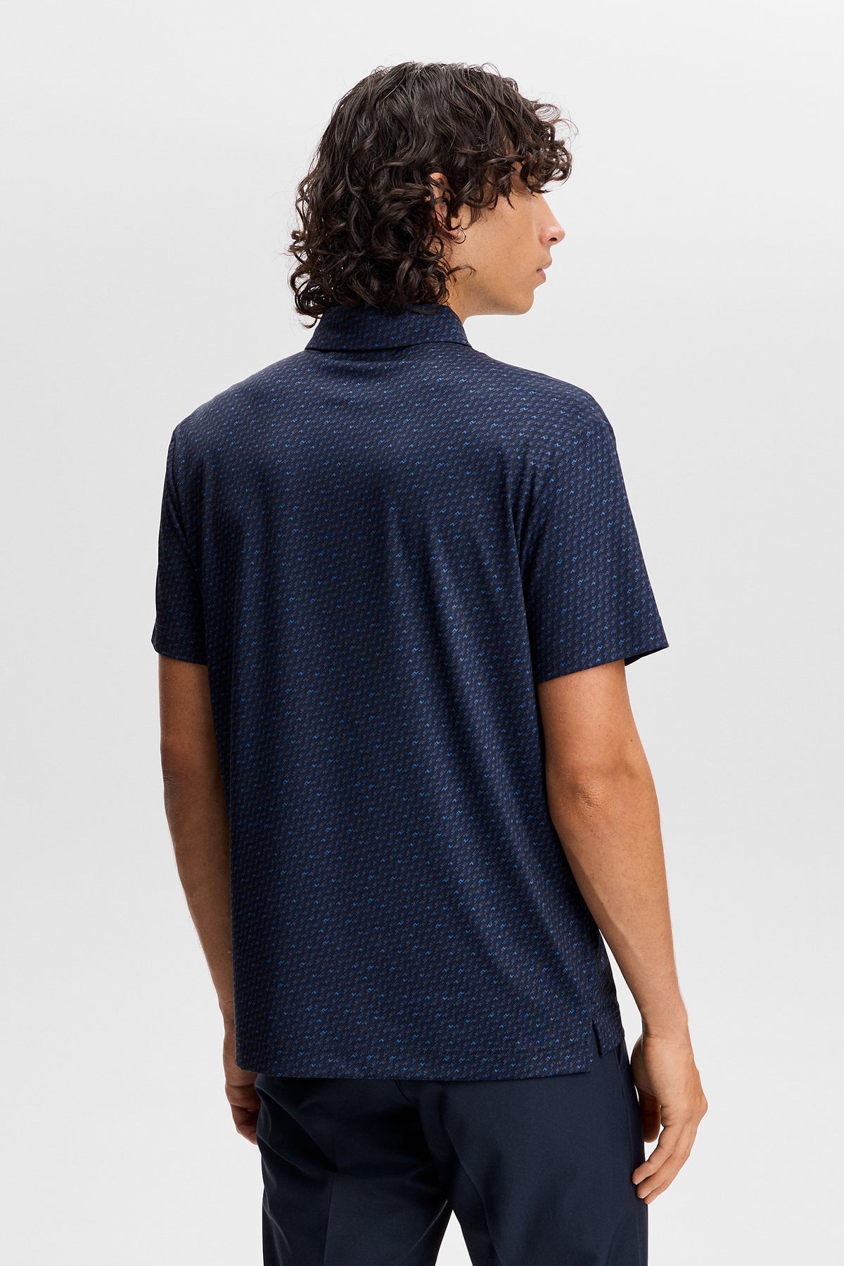 J.Lindeberg Tod Print Polo – detalle del estampado integral Bias Bridge Micro Navy Set