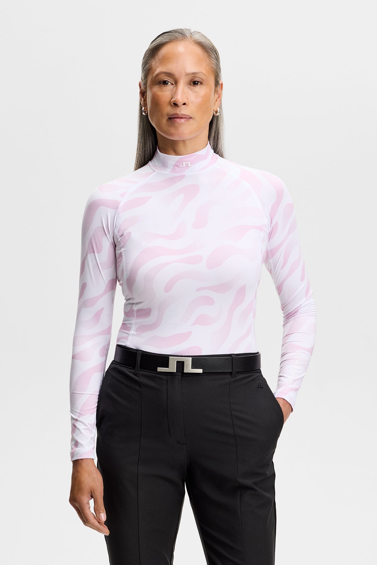J.Lindeberg Ella Print Compression Top Bunker Fade White Orchid – vista frontal en modelo