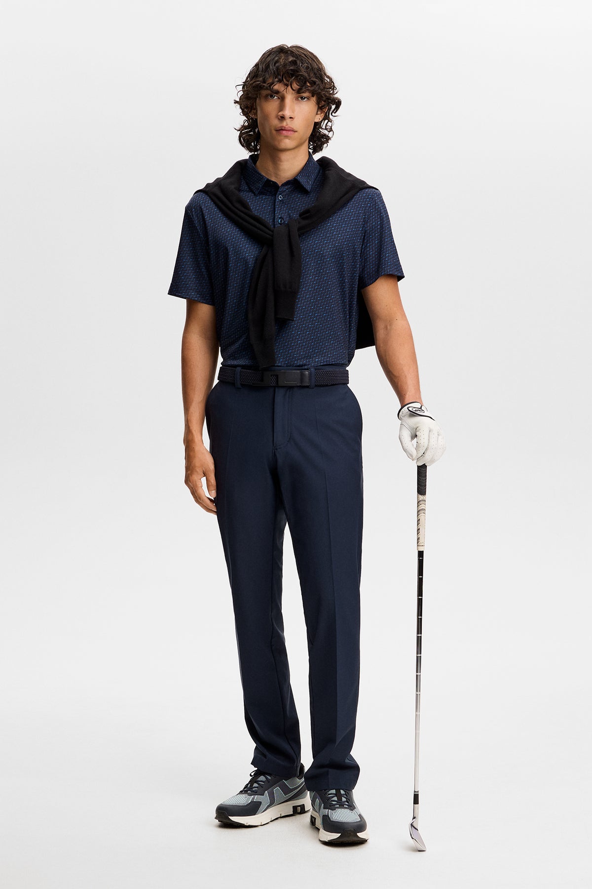 J.Lindeberg Tod Print Polo – detalle del cuello y la tapeta