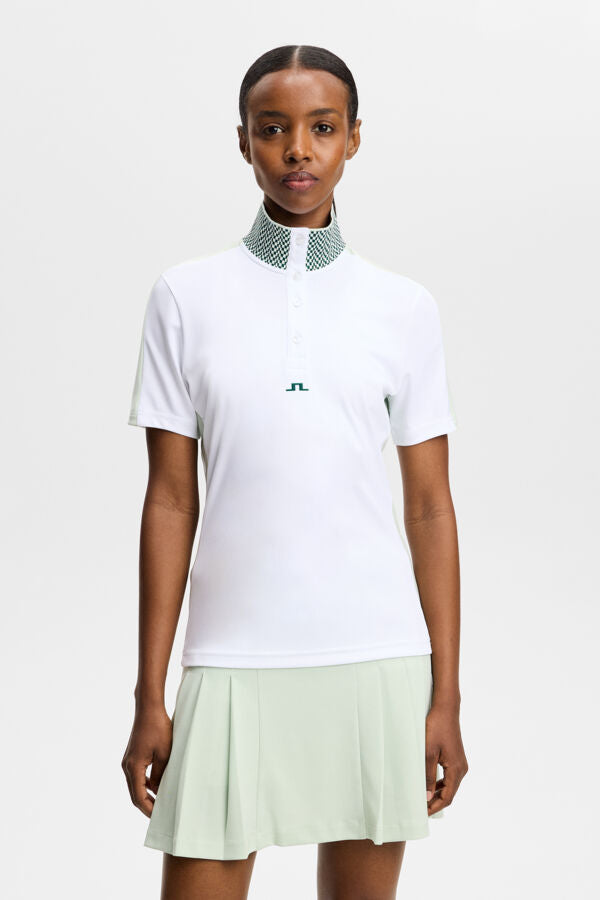 J.Lindeberg Pip Polo Blanco – vista frontal mostrando cuello jacquard y tapeta de botones