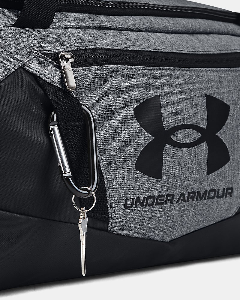 Bolsillo frontal y correas MOLLE UA Undeniable 5.0 XS